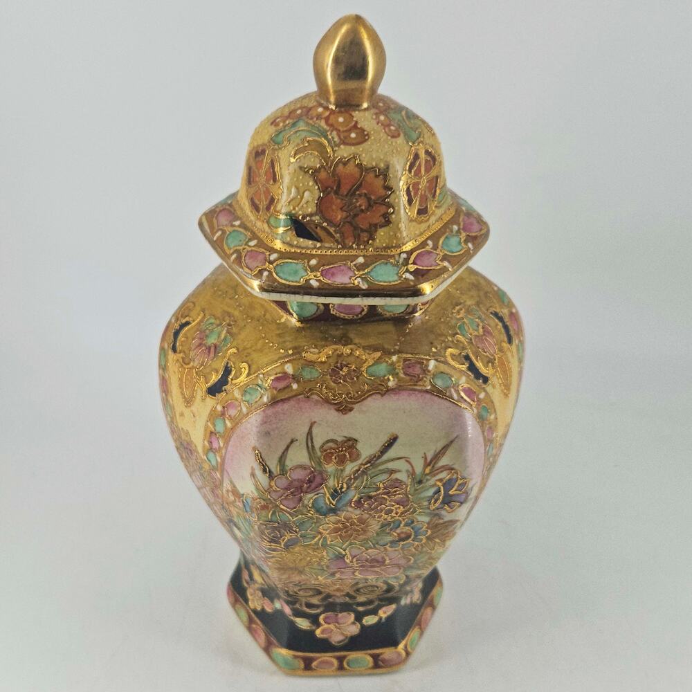 Vintage gilded moriage Satsuma Hand Painted temple or ginger jar  Floral 11" - Picture 3 of 6